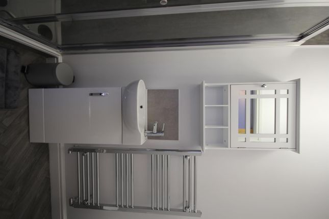Ensuite 5.Jpg