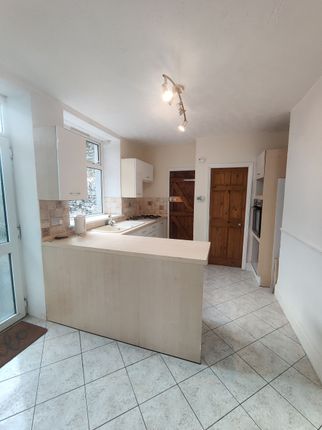 16 Caerllwyn Terrace, Newport photo 4