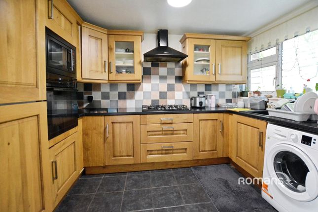 3, Frayslea, Uxbridge photo 5