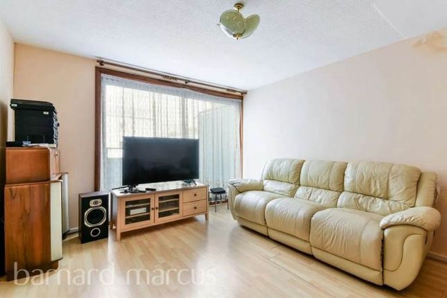 Huntingdon Close, Mitcham photo 3