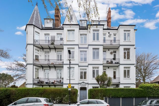 Flat for sale in Grove Park Terrace, Grove Park, Chiswick