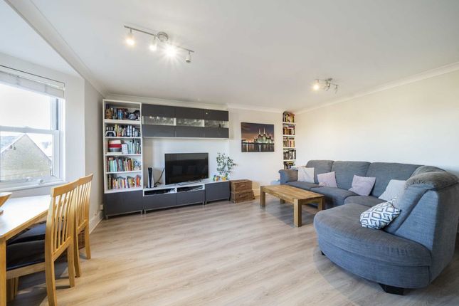 Flat for sale in East Hill, London