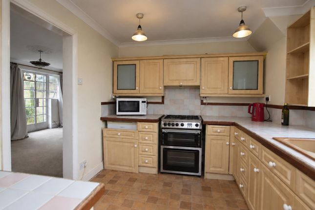 25, Lullington Garth, Borehamwood photo 4