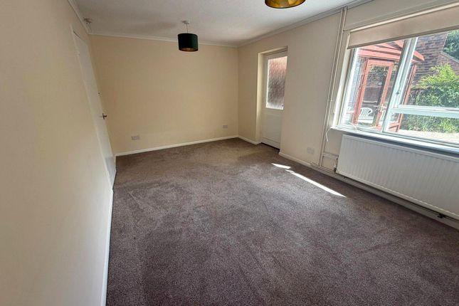 8, Charminster, Kent photo 3