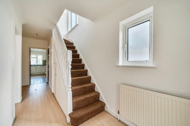 50 Tavistock Road, Edgware photo 2