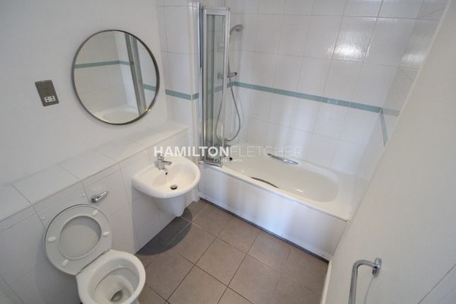 Flat to rent in Branagh Court, Reading