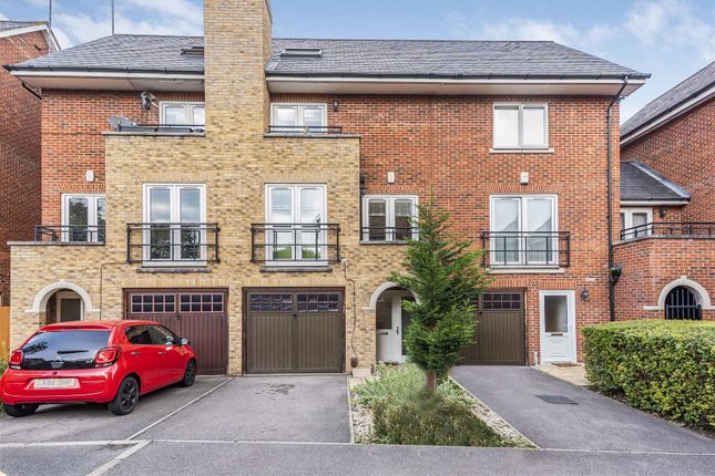 Thumbnail Town house for sale in Iliffe Close, Reading