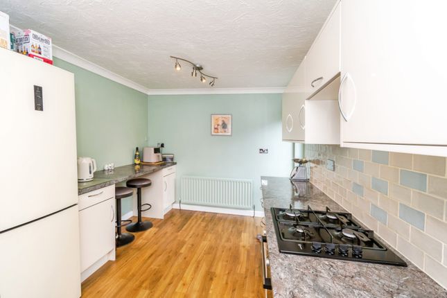 12, Balmoral Close, Hampshire photo 3