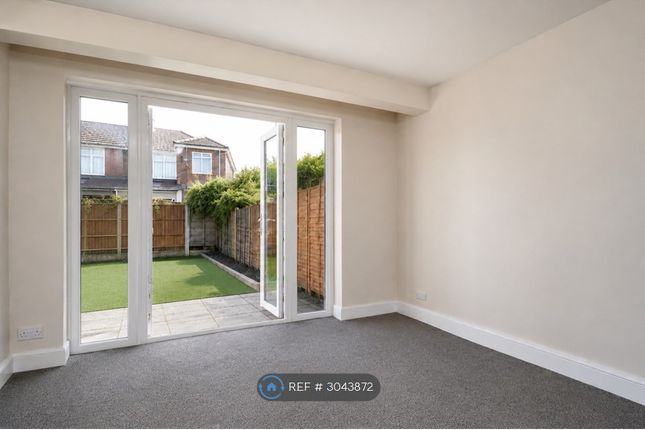 Hollinwood Avenue, Chadderton, Oldham photo 2