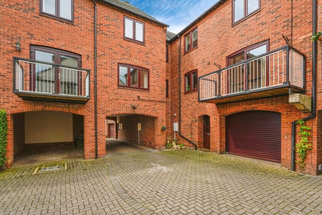 Thumbnail Town house for sale in Monks Walk, Evesham, Worcestershire