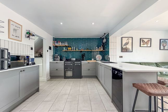 40 Summerfield Lane, Caerphilly photo 3