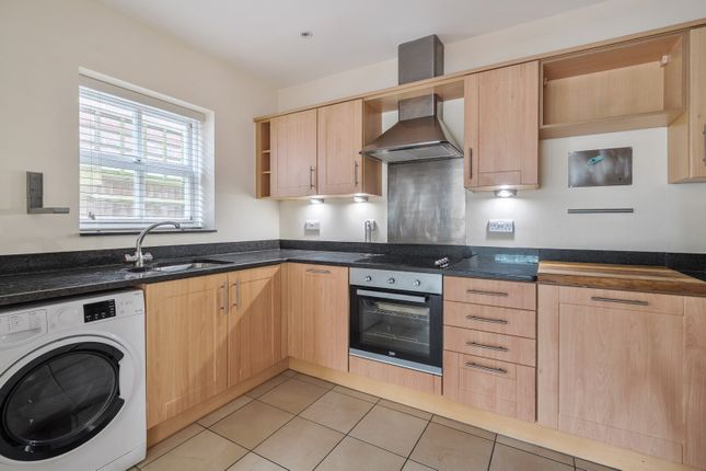 118, Tilt Road, Cobham photo 4