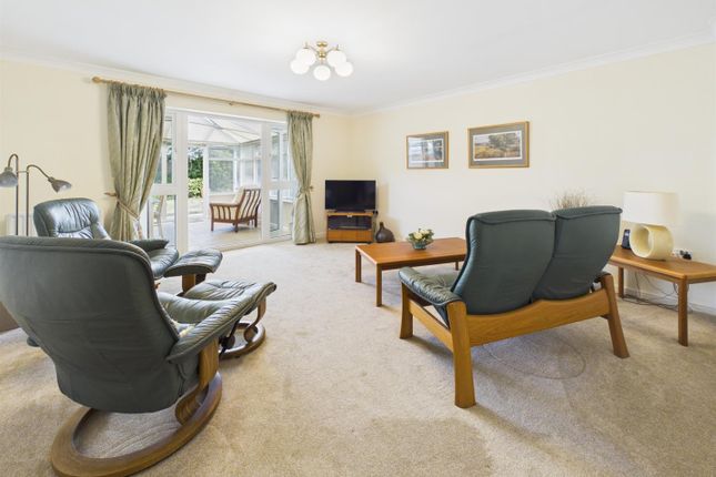 12, Haslemere Court, Gloucester photo 3