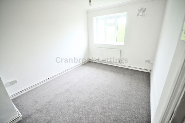 Flat 15, Ripon House, Romford photo 3