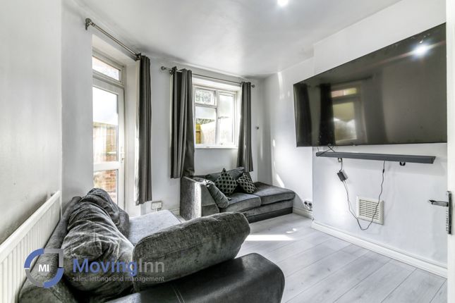 Thumbnail Flat to rent in Cork Tree House, Lakeview Road, London