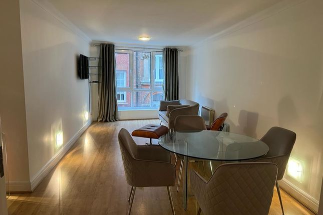 Flat to rent in Little Britain, London