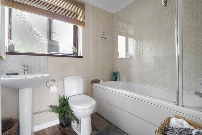 13, Glan Creigiau, Pontyclun photo 4