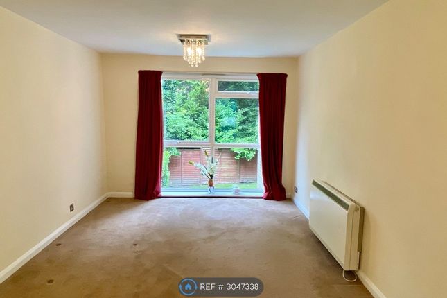 Camberley Court, Blackbush Close, Sutton photo 2