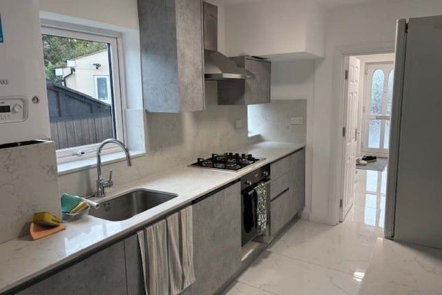 Blumfield Crescent, Burnham photo 2