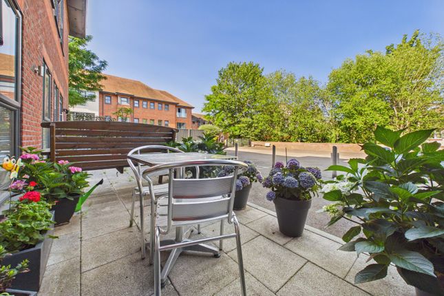 Flat 12, Mulberry House, 2, Carey Road, Wokingham photo 2