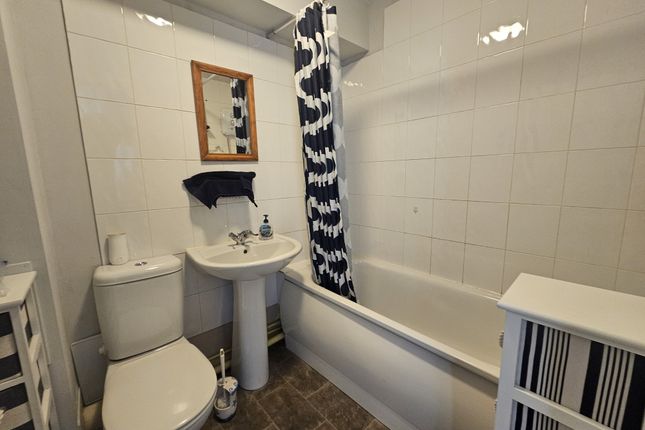 Flat 7, Jade House, Rainham photo 5