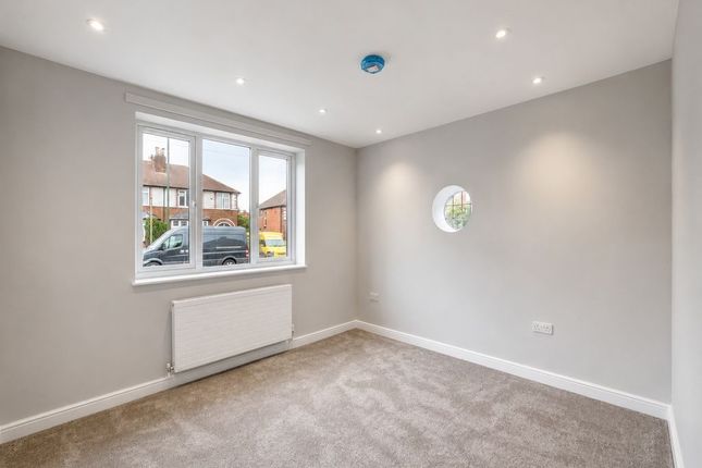 72, Churchfield Lane, Nottingham photo 3