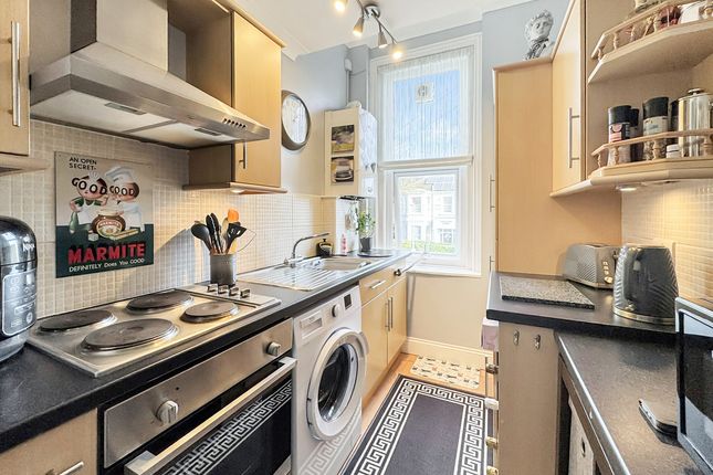 Flat Flat 2, 13, Tennyson Road, Worthing photo 3