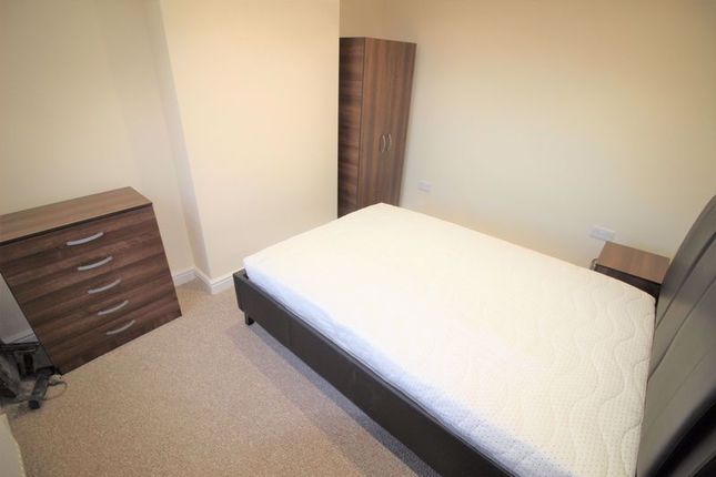 Thumbnail Room to rent in Studio Flat To Rent, Fully Furnished All Bills Included, William Street, Town Centre