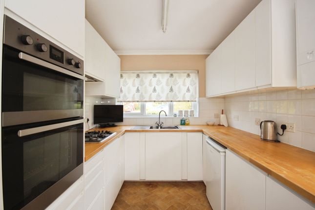 14, Aintree Drive, Warwickshire photo 4