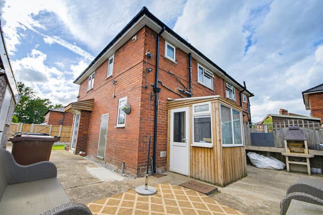 17, Blands Avenue, Castleford photo 2