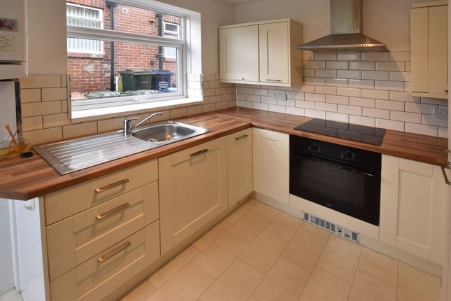 2 bed flat to rent in Edgefield Avenue, Newcastle Upon Tyne NE3