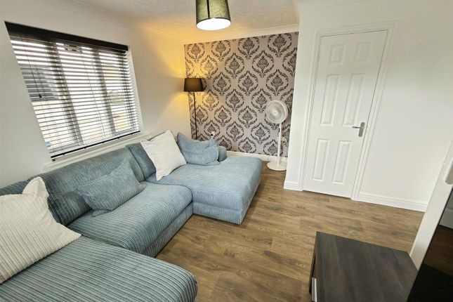 40, Holystone Way, Lowestoft photo 2