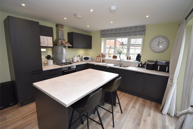 14, Deerhound Crescent, Dunstable photo 3