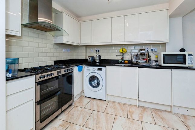6, Arborfield Close, Slough photo 4