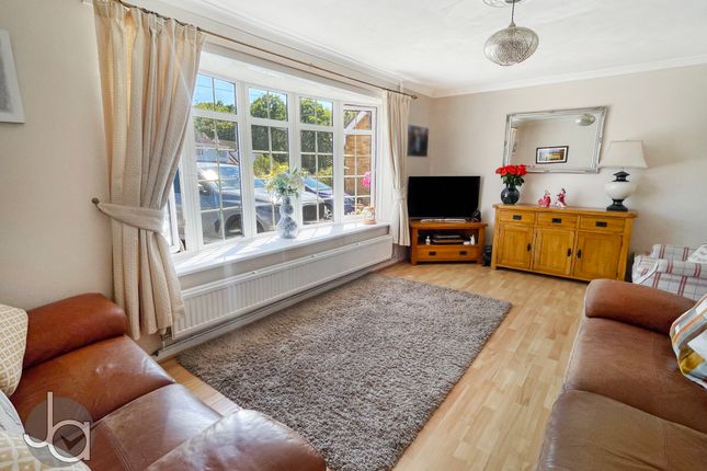 8, Birchwood Close, Colchester photo 3
