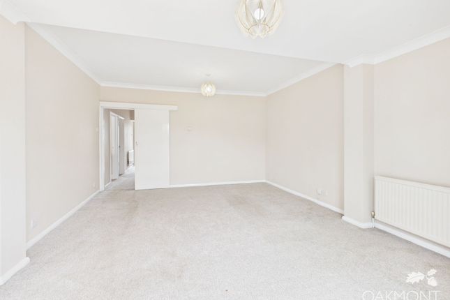 20 Bedford Gardens, Hornchurch photo 3