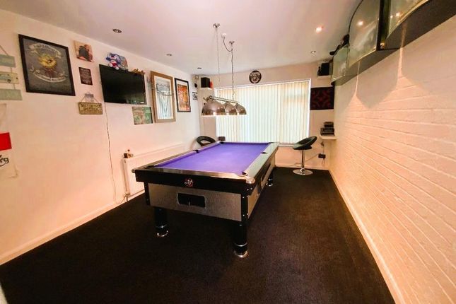 4 Debden Walk, Hornchurch photo 4