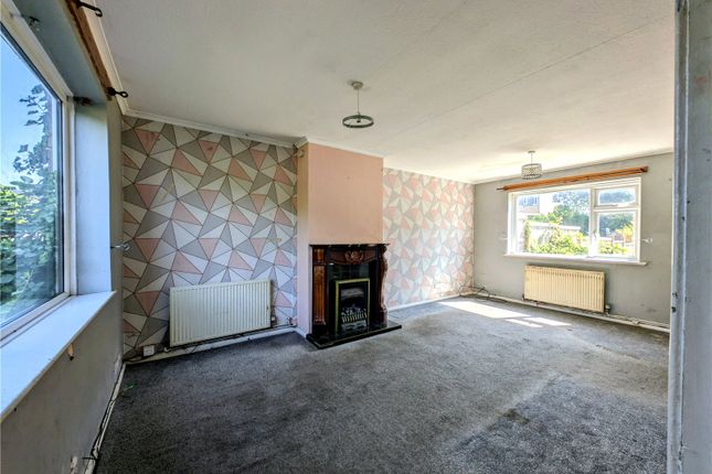 37, Gould Avenue West, Worcestershire photo 3