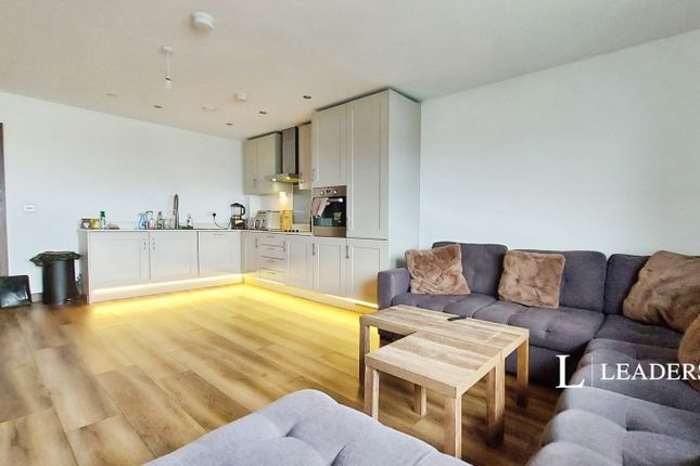 1-bed flat on Victoria Avenue, Southend-on-Sea, £1,250/mo