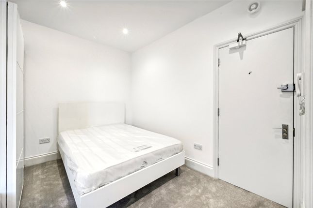 Flat 7, 69, Egerton Gardens, London photo 3