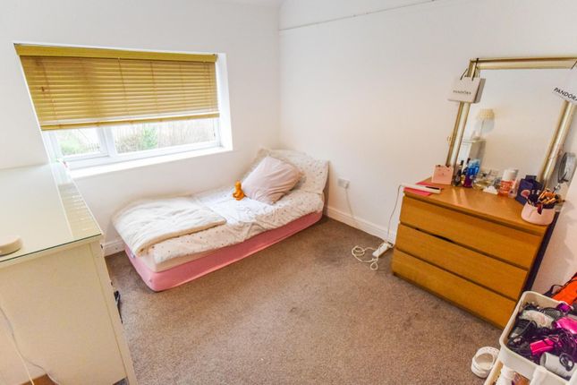 End terrace house for sale in Sycamore Avenue, Bingley