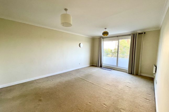 Flat 74, Lakeside, Kingston Upon Thames photo 3