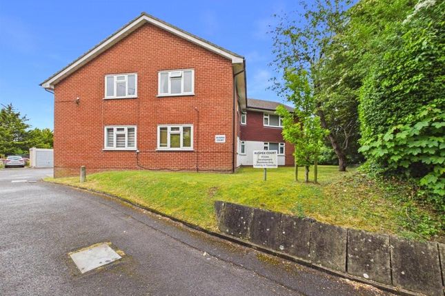 Flat 11, Rusper Court 2A,, Reddown Road, Coulsdon photo 2