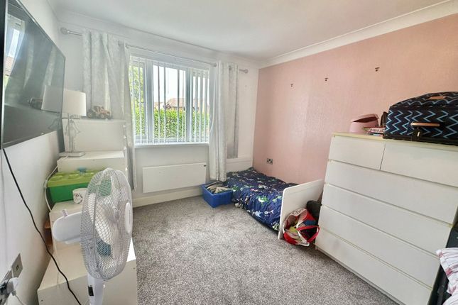 Flat 2, Grove Mews, 444, Portsmouth Road, Hampshire photo 5