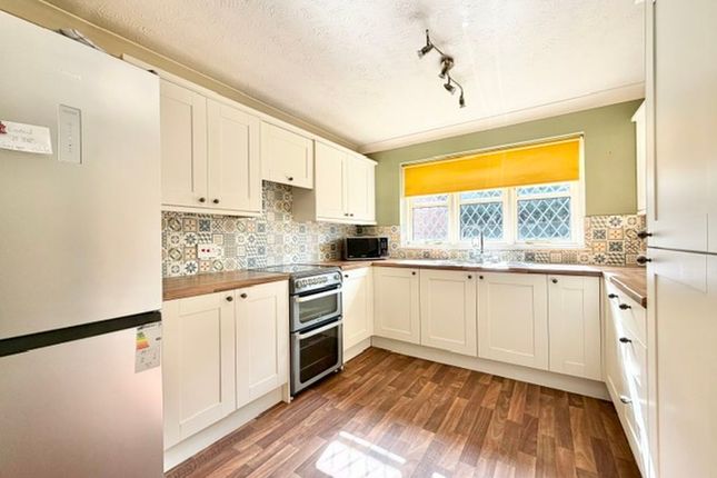 8, Hunters Close, Great Coates photo 3