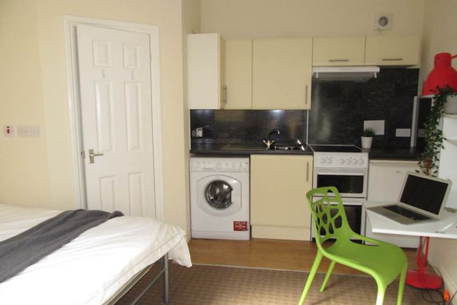 Flat to rent in Old Tiverton Road, Exeter