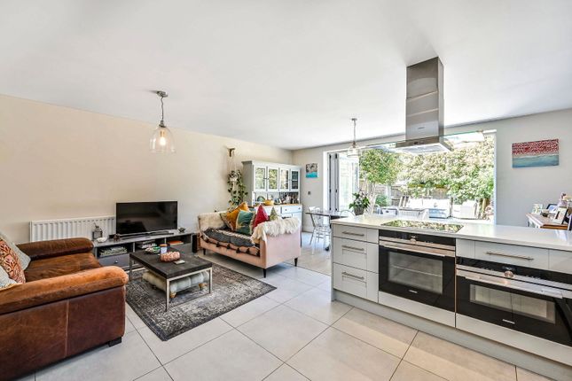 11, Oaks Lane, Leatherhead photo 2