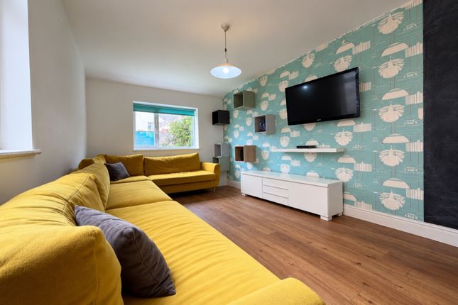 8-bed terraced on 21, Llanbleddian Gardens, Cardiff, £4,400/mo