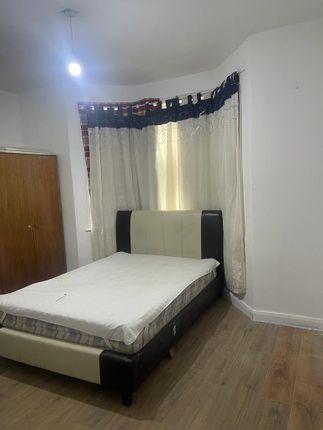 Thumbnail Flat to rent in Crawley Road, Luton