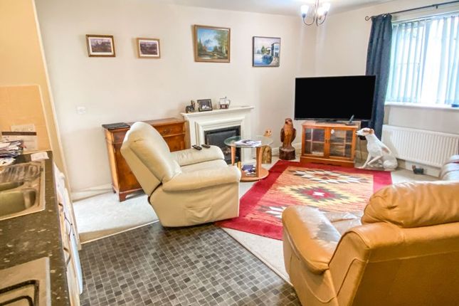 Flat for sale in Dog Rose Drive, Bourne